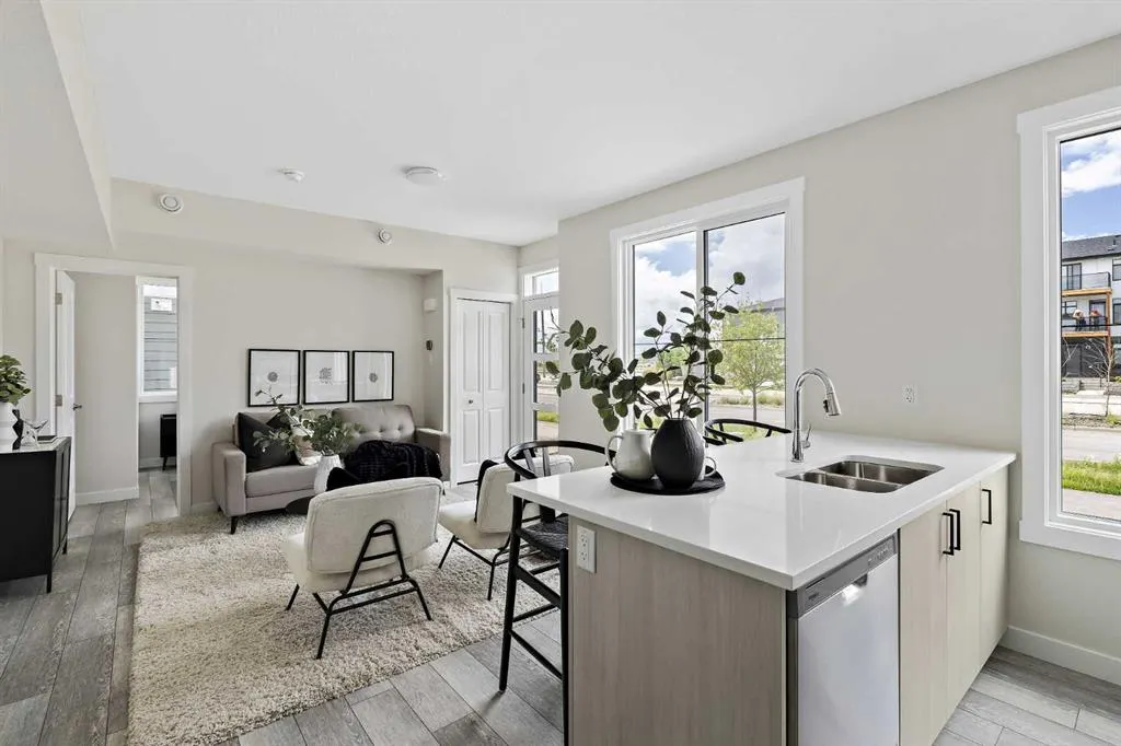 60 Howse Lane NE, #905