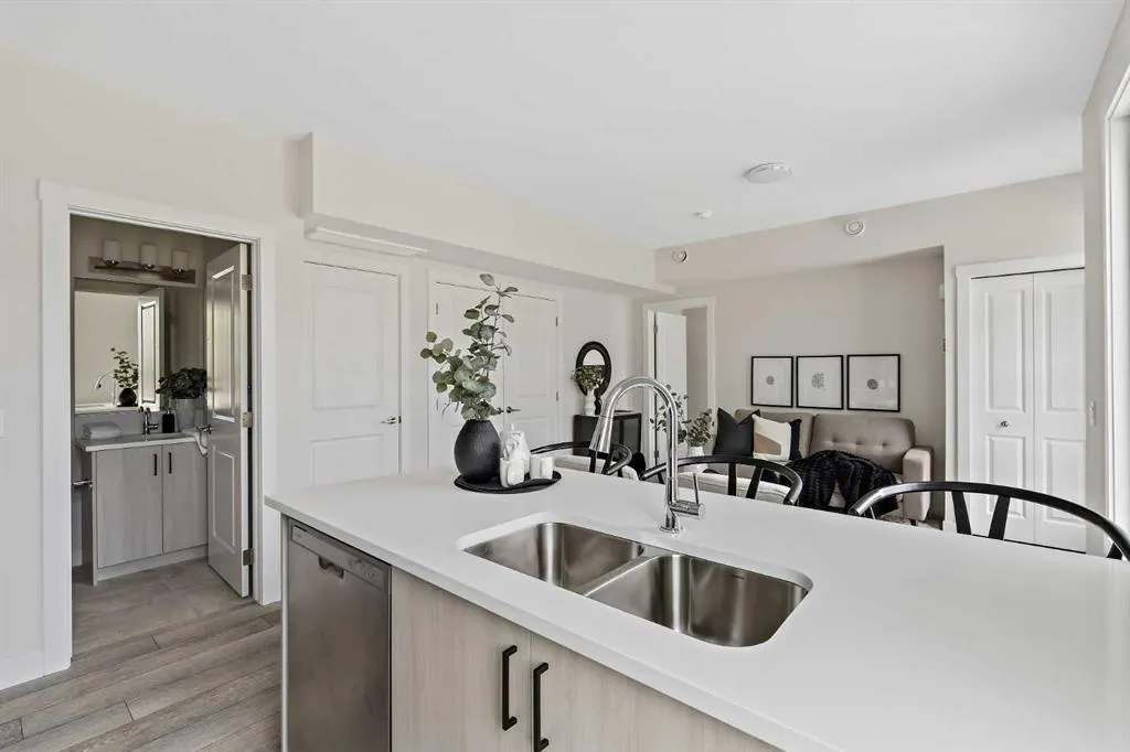 60 Howse Lane NE, #905