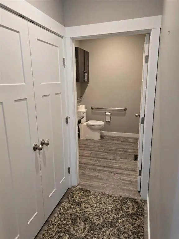 110 Pelican Place, #201