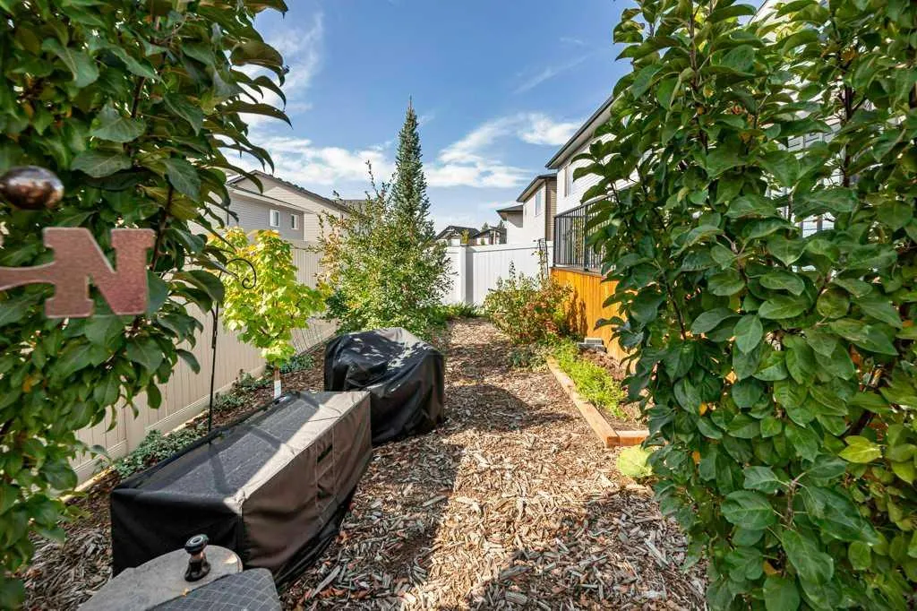 15 Eaton Crescent