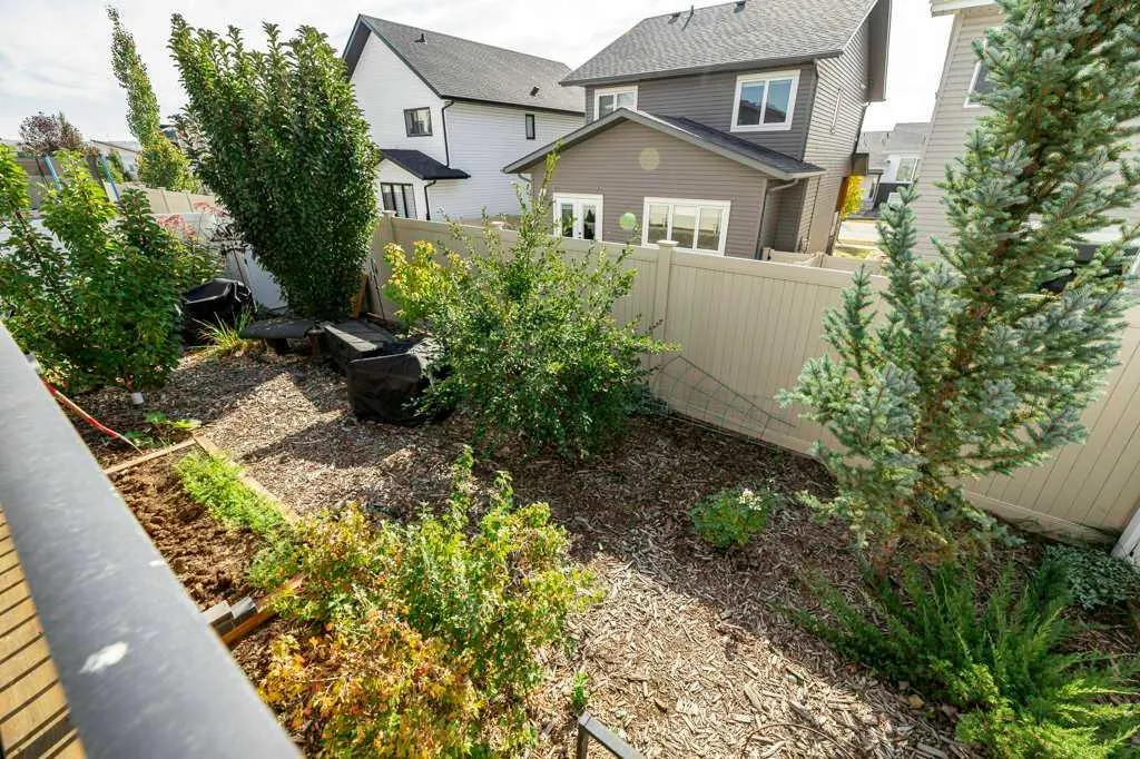 15 Eaton Crescent