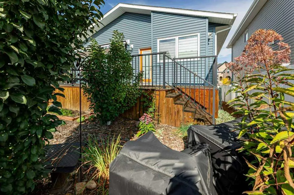 15 Eaton Crescent