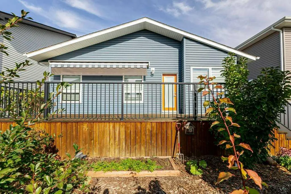 15 Eaton Crescent