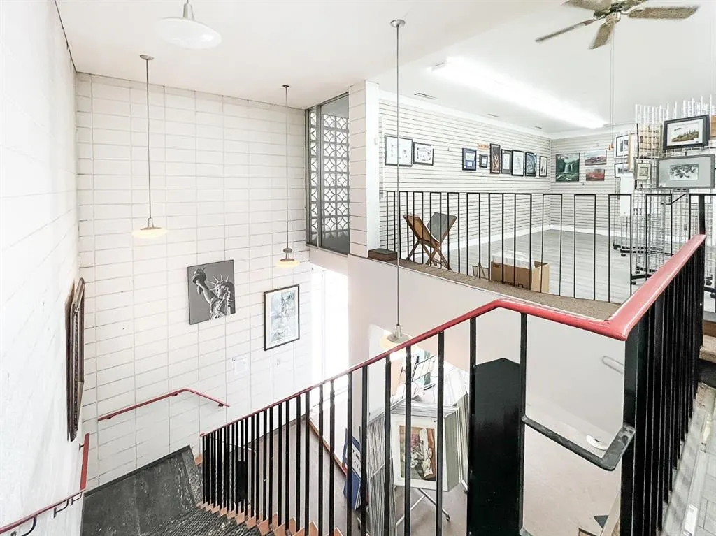 9934 100 Avenue