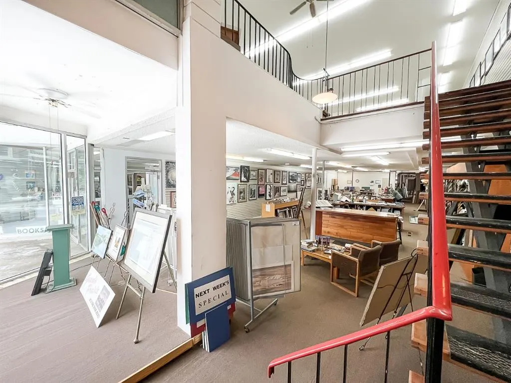 9934 100 Avenue