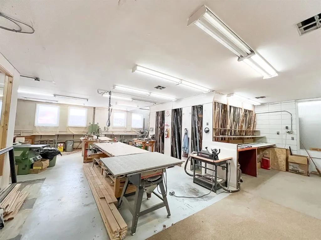 9934 100 Avenue