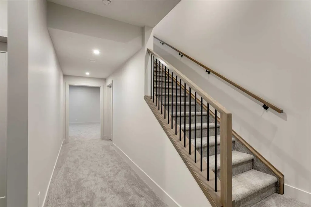 8 Rockcliff Hill NW