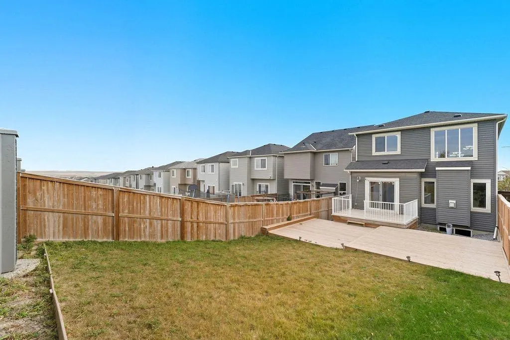 240 Nolanhurst Crescent NW