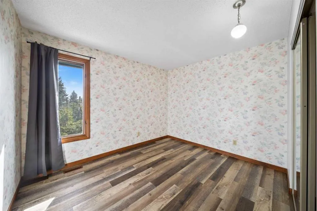 36 Strathlorne Crescent SW