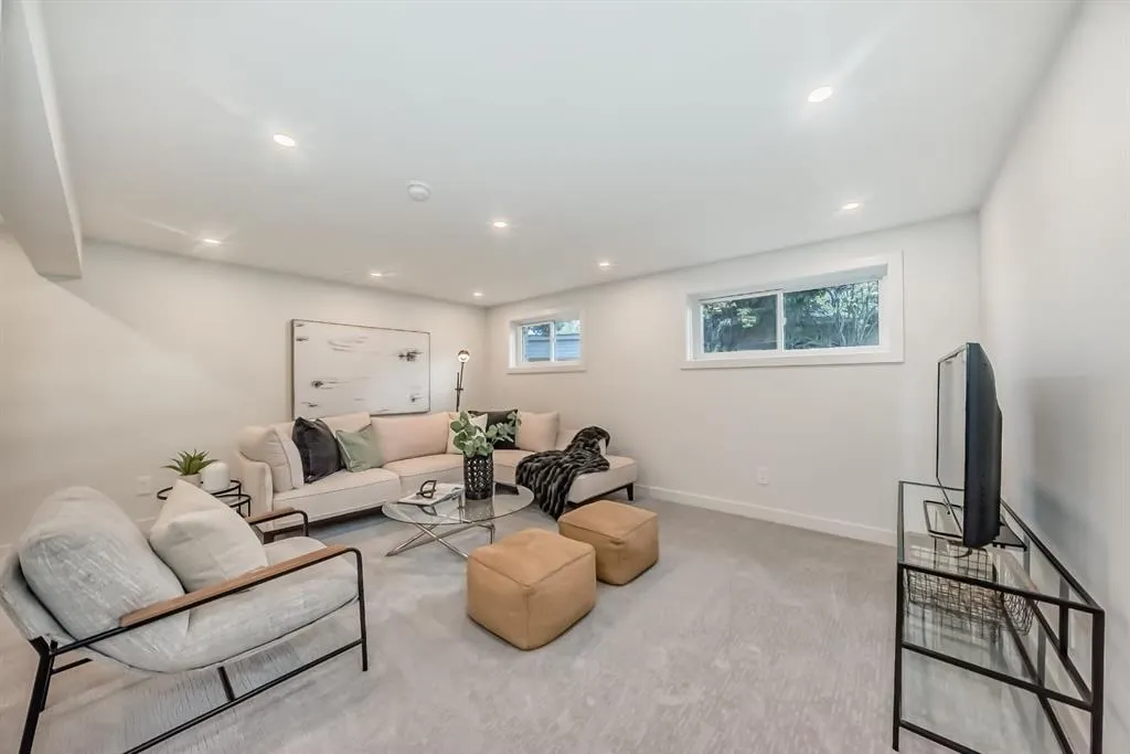 26 Dalgetty Place NW