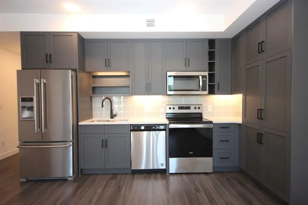 4138 University Avenue NW, #406