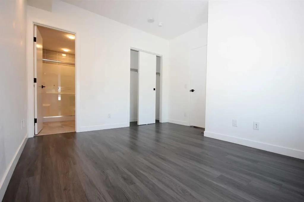 4138 University Avenue NW, #406