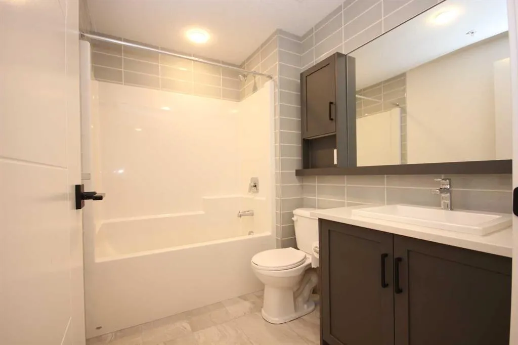 4138 University Avenue NW, #406