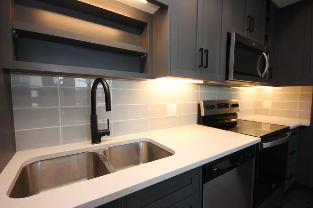 4138 University Avenue NW, #406