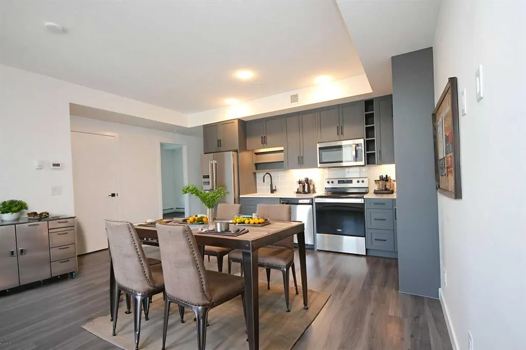 4138 University Avenue NW, #406
