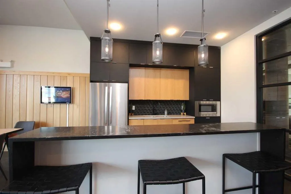 4138 University Avenue NW, #406