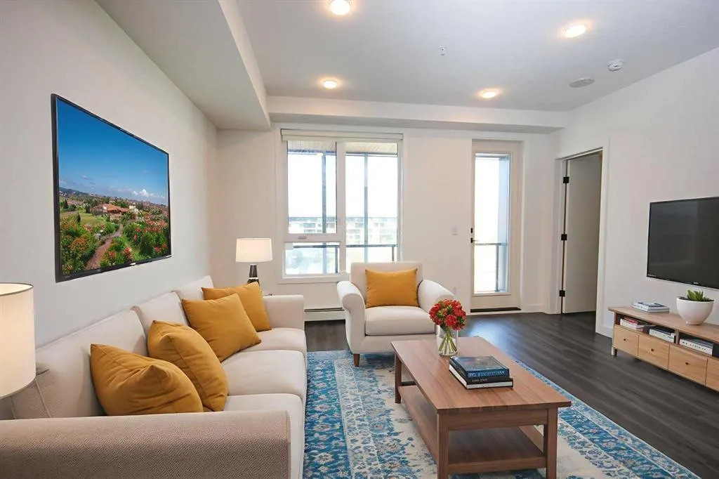 4138 University Avenue NW, #406