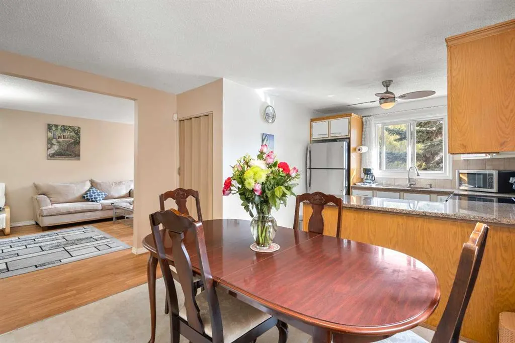 211 Abalone Place NE