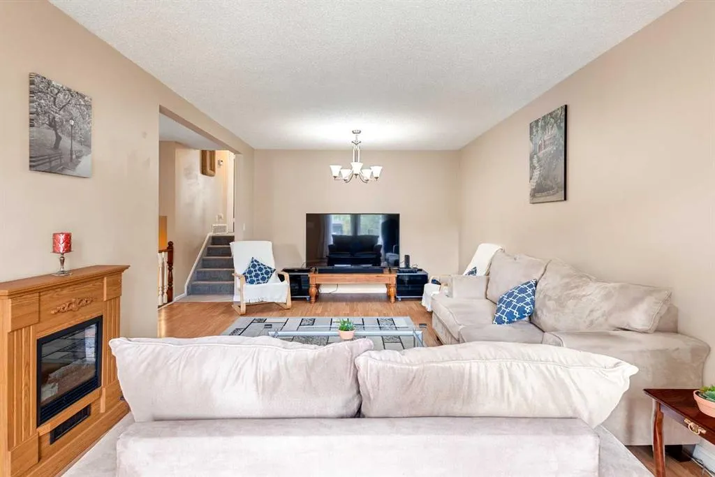 211 Abalone Place NE