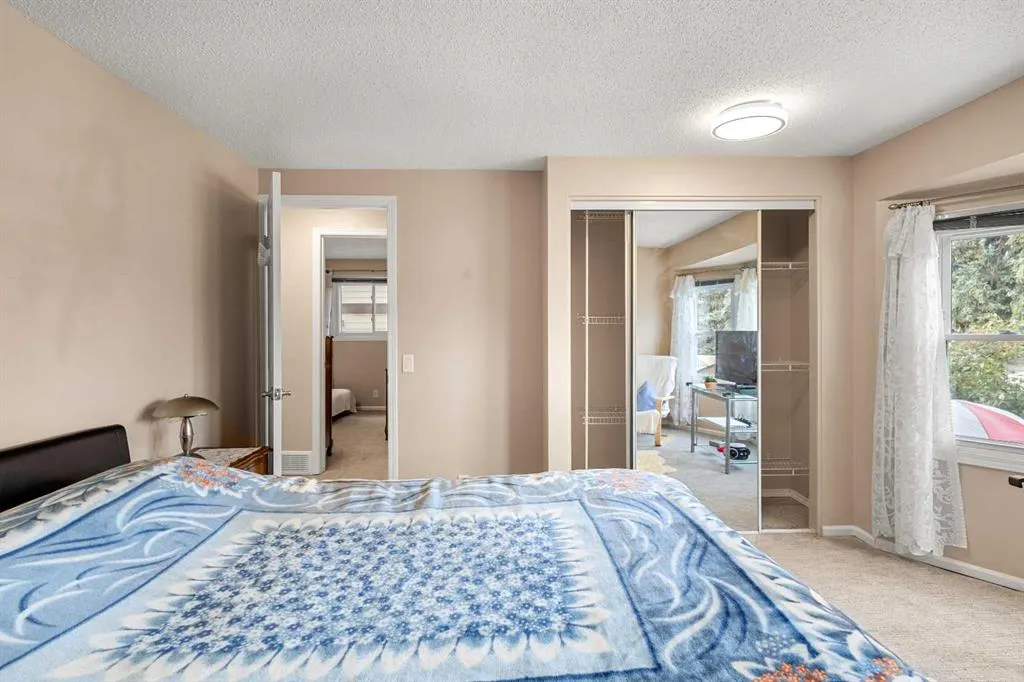 211 Abalone Place NE