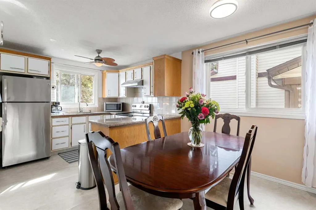 211 Abalone Place NE