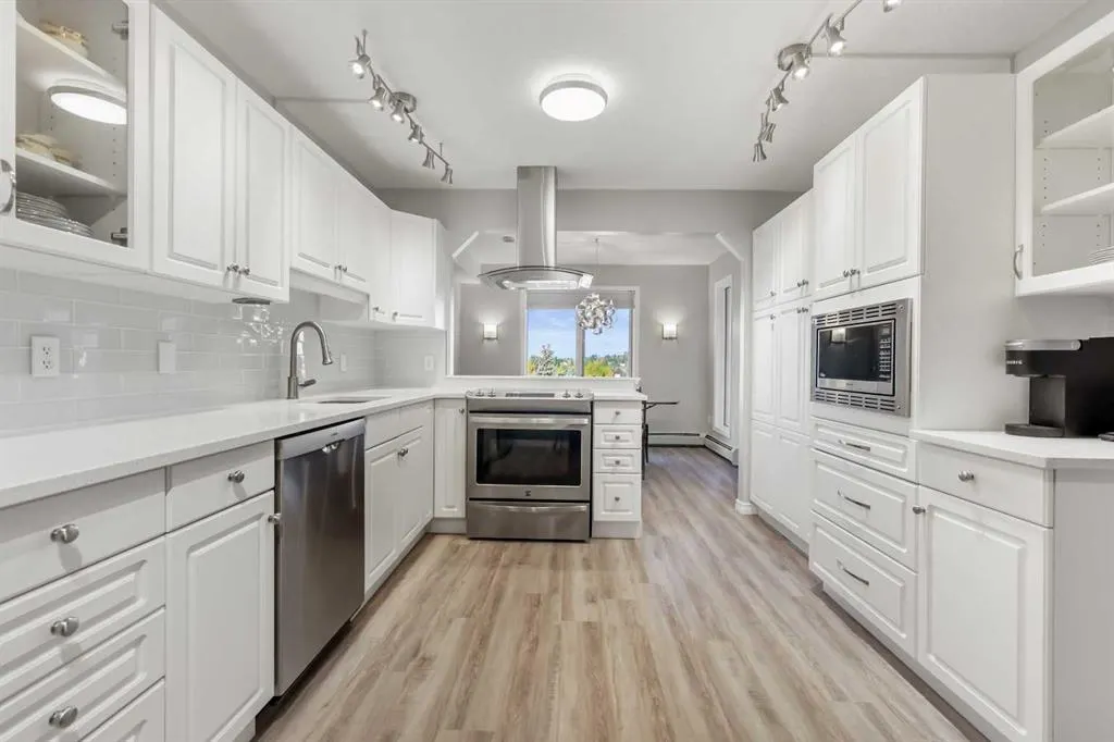 7239 Sierra Morena Boulevard SW, #404