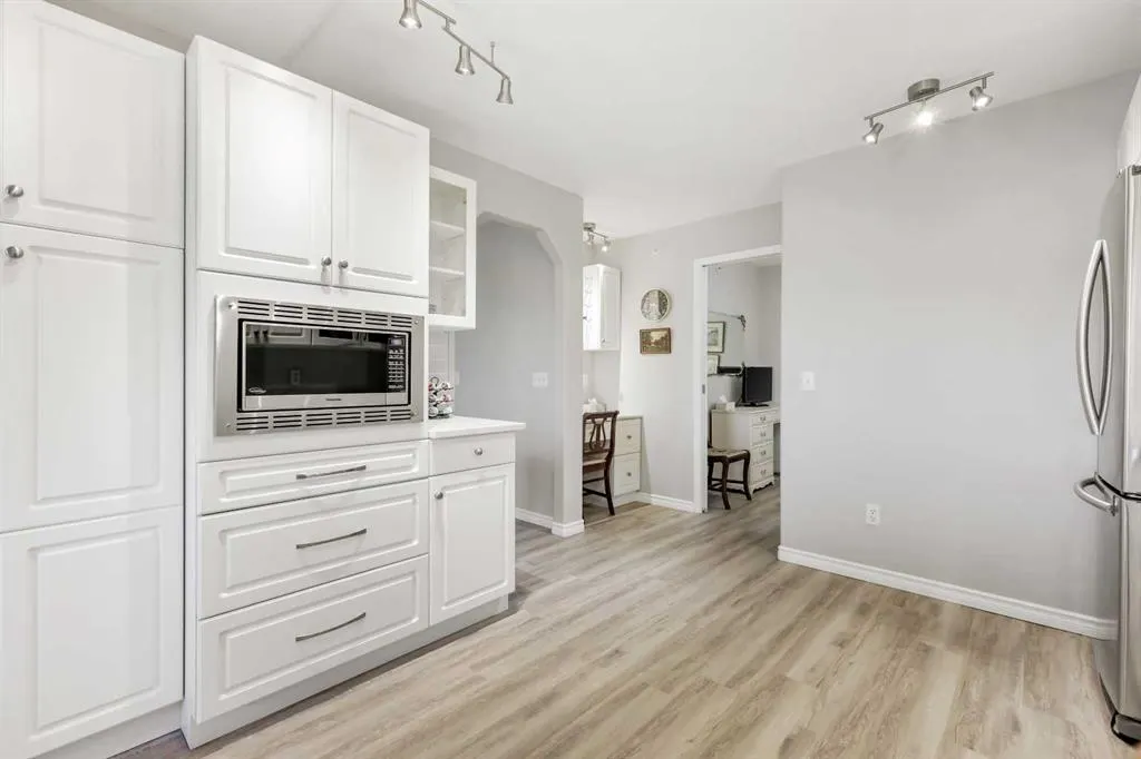 7239 Sierra Morena Boulevard SW, #404