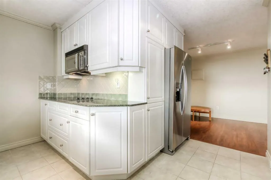 4603 Varsity Drive NW, #804