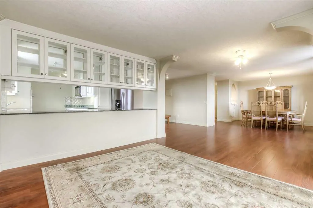 4603 Varsity Drive NW, #804