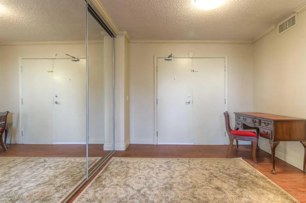 4603 Varsity Drive NW, #804