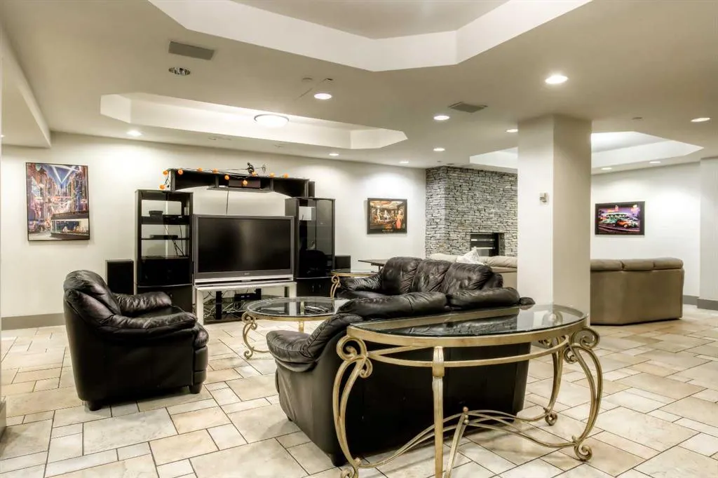4603 Varsity Drive NW, #804