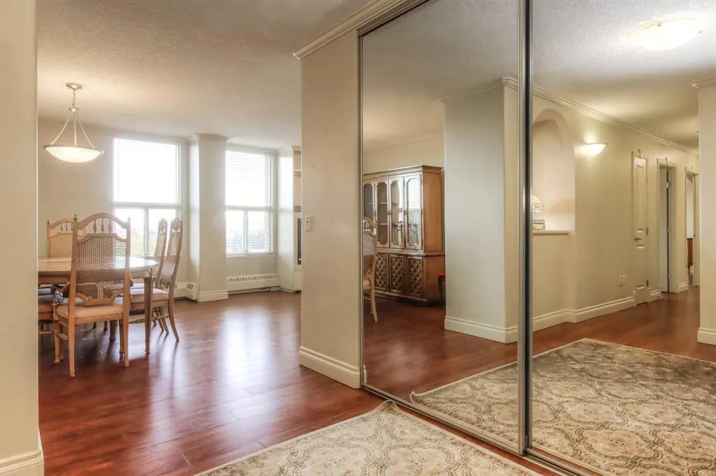 4603 Varsity Drive NW, #804