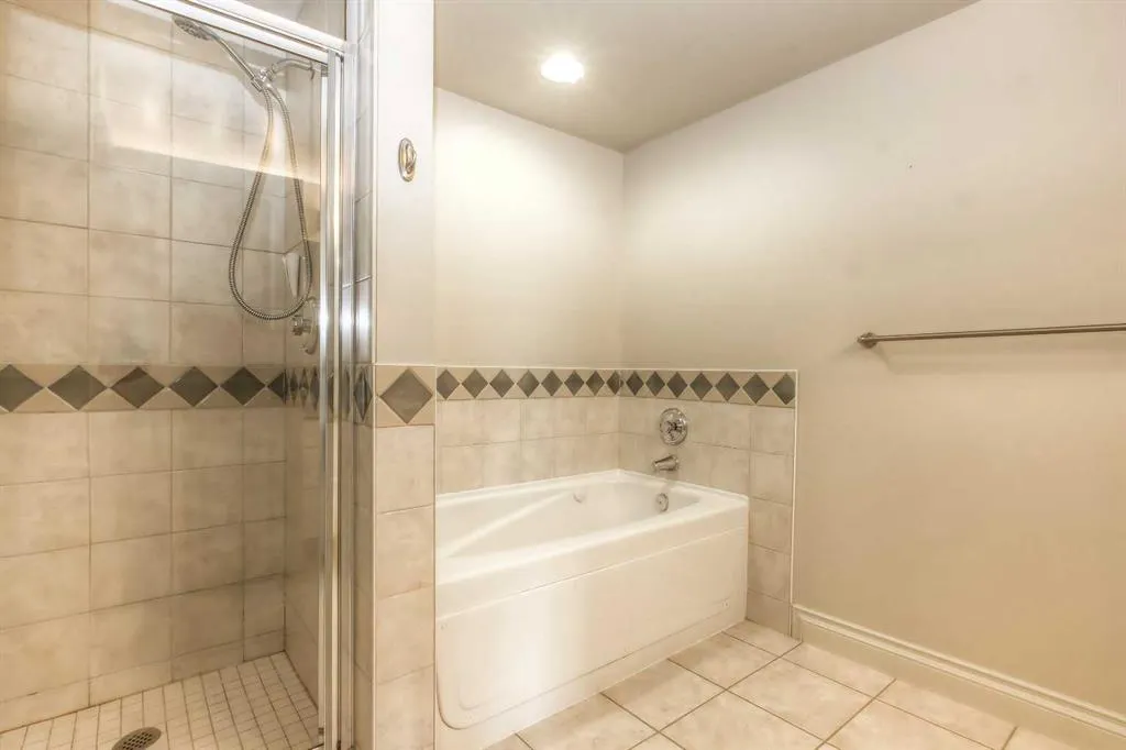 4603 Varsity Drive NW, #804