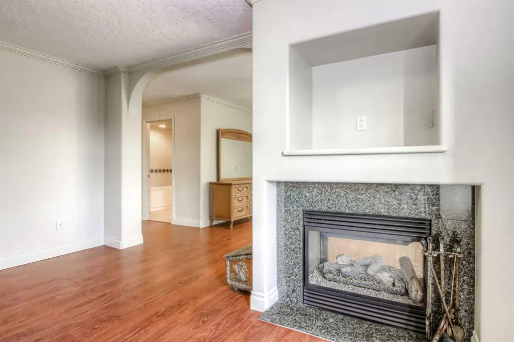 4603 Varsity Drive NW, #804