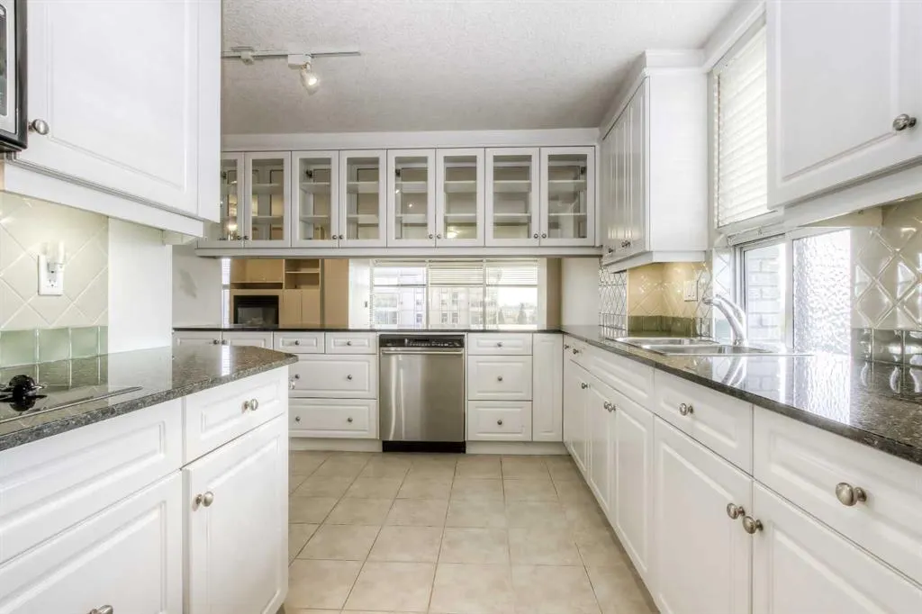 4603 Varsity Drive NW, #804