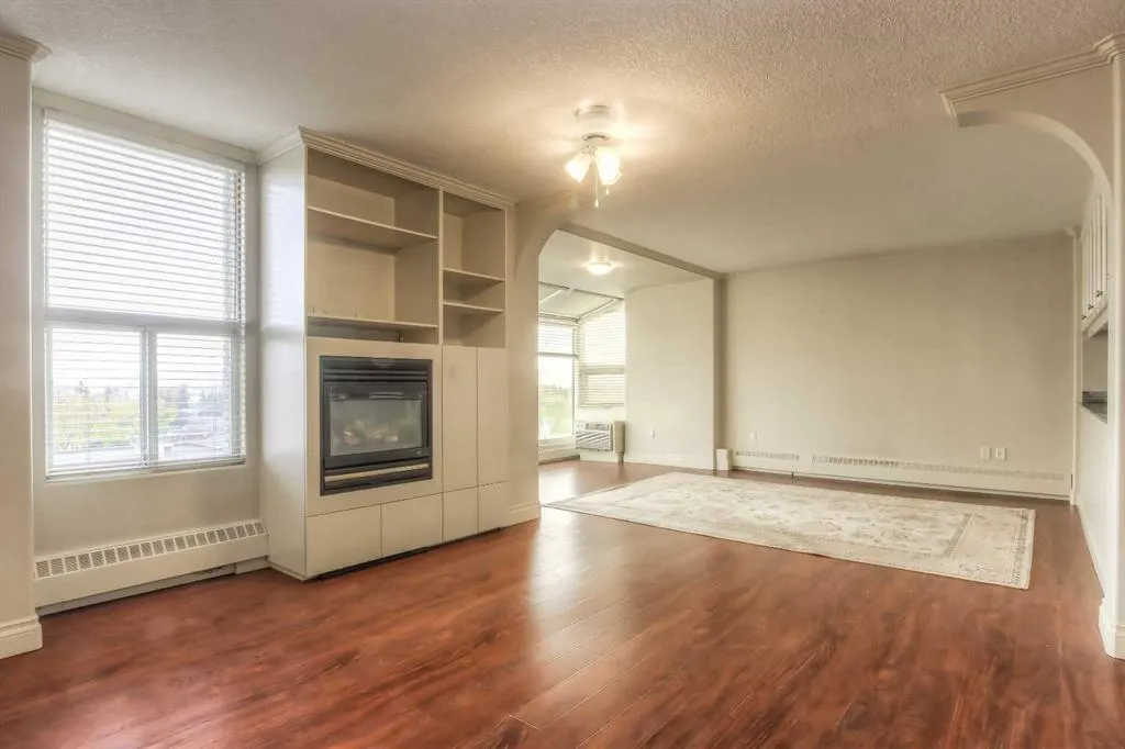 4603 Varsity Drive NW, #804