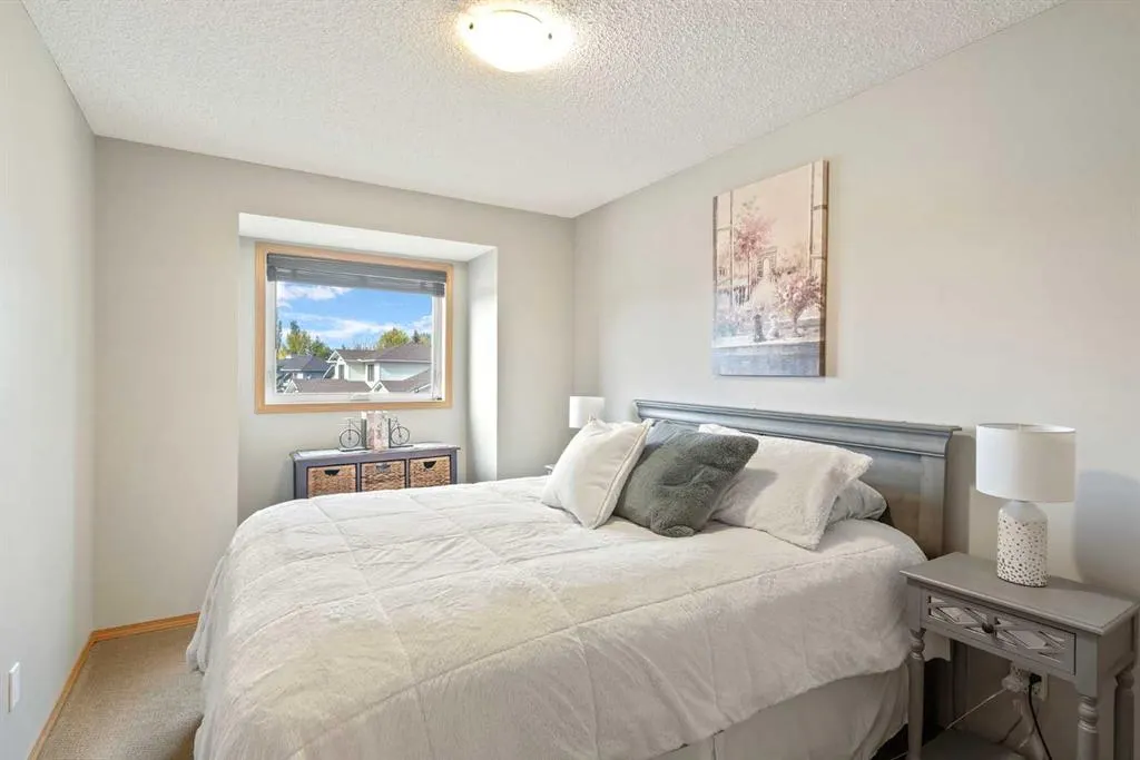 416 Meadowbrook Bay SE