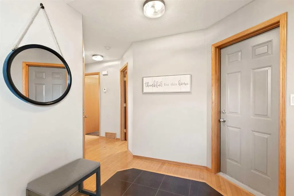 416 Meadowbrook Bay SE