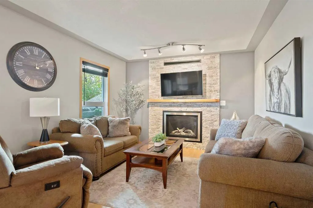 416 Meadowbrook Bay SE