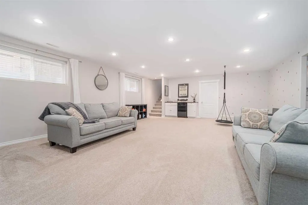 227 Mt Sundial Court W