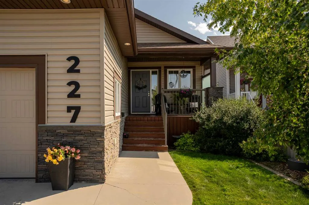 227 Mt Sundial Court W