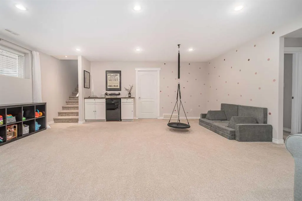 227 Mt Sundial Court W
