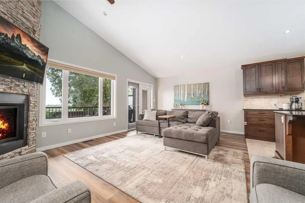 227 Mt Sundial Court W