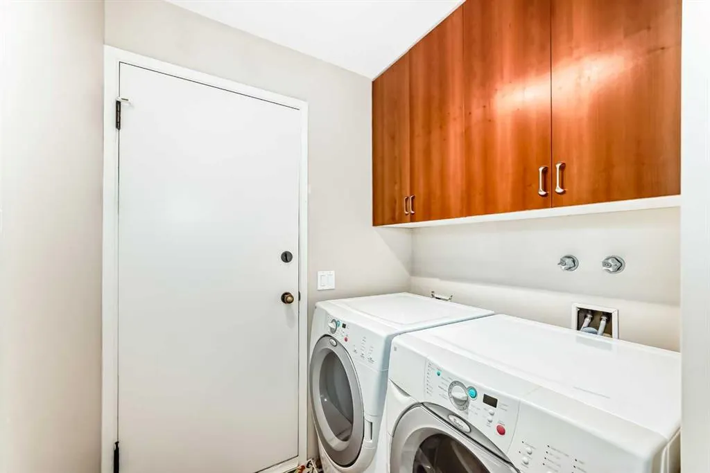 35 Oakmount Court SW, #9