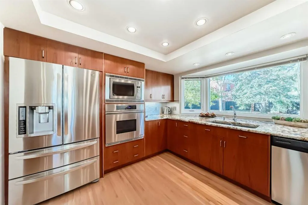 35 Oakmount Court SW, #9