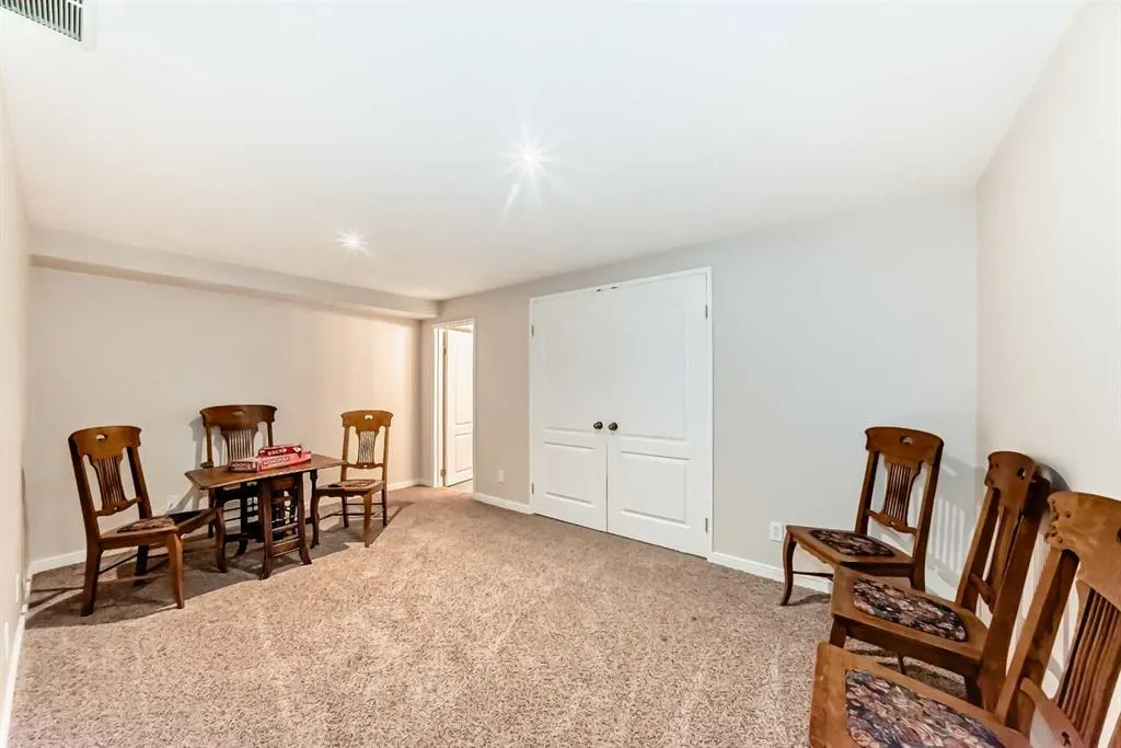 35 Oakmount Court SW, #9