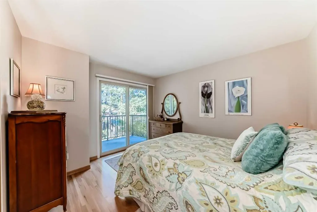 35 Oakmount Court SW, #9