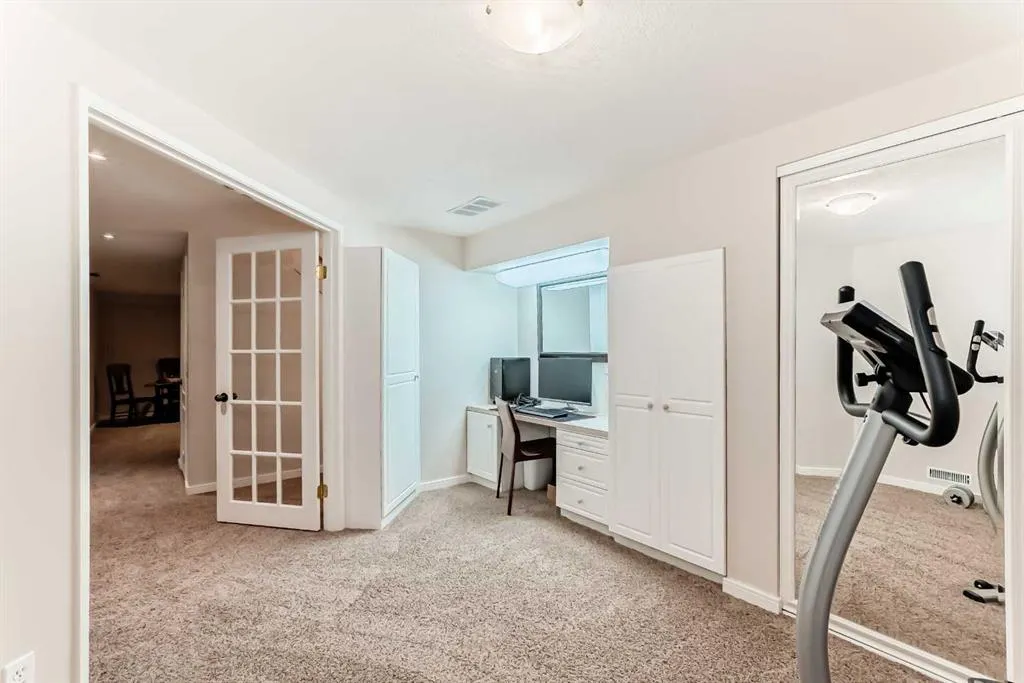 35 Oakmount Court SW, #9