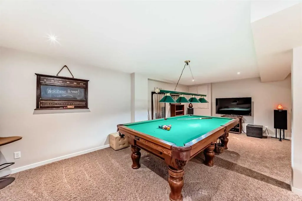 35 Oakmount Court SW, #9