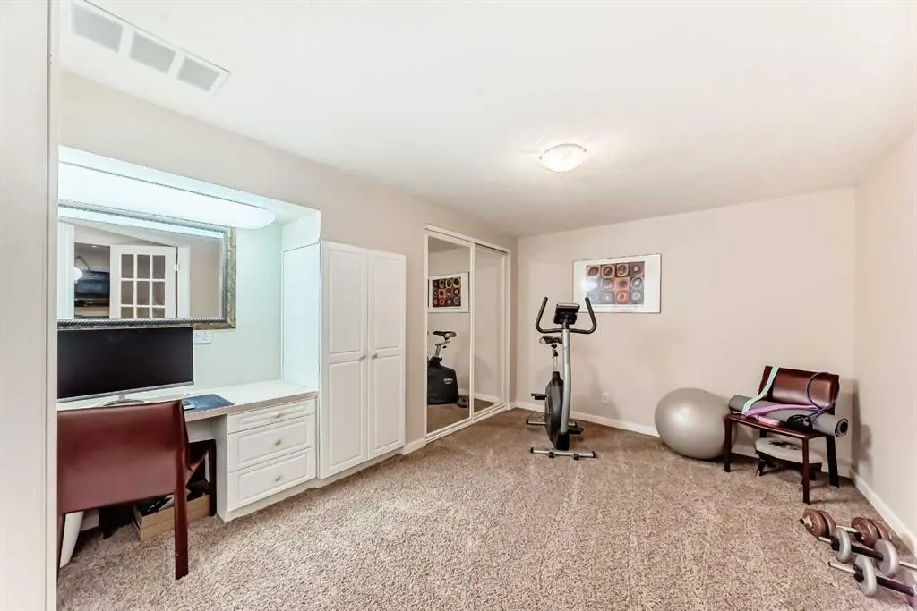 35 Oakmount Court SW, #9